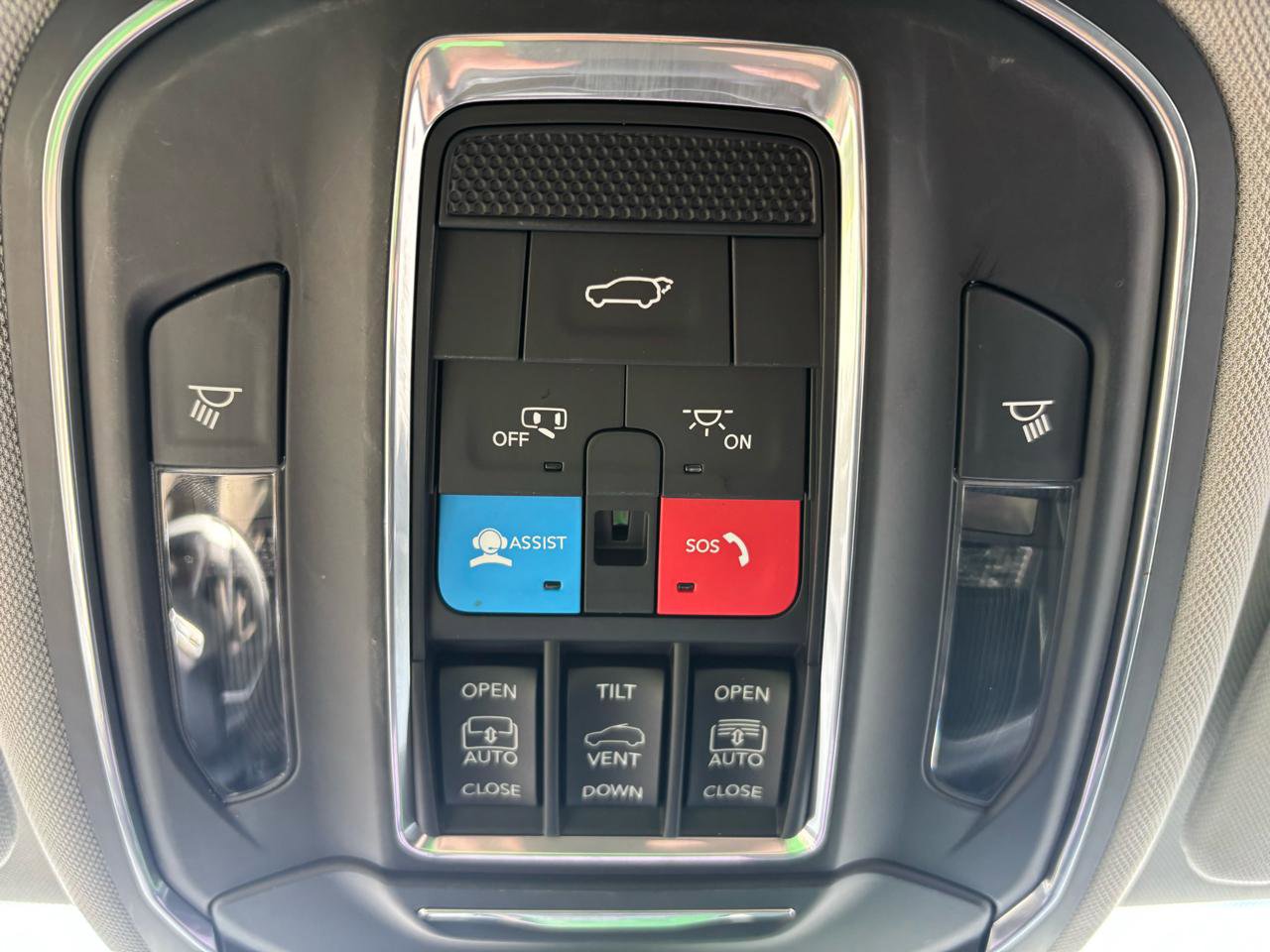 Used 2023 Jeep Grand Cherokee Limited w/ Luxury Tech Group II AWD/4WD image 31