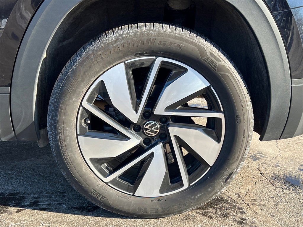 Used 2025 Volkswagen Atlas SE image 40