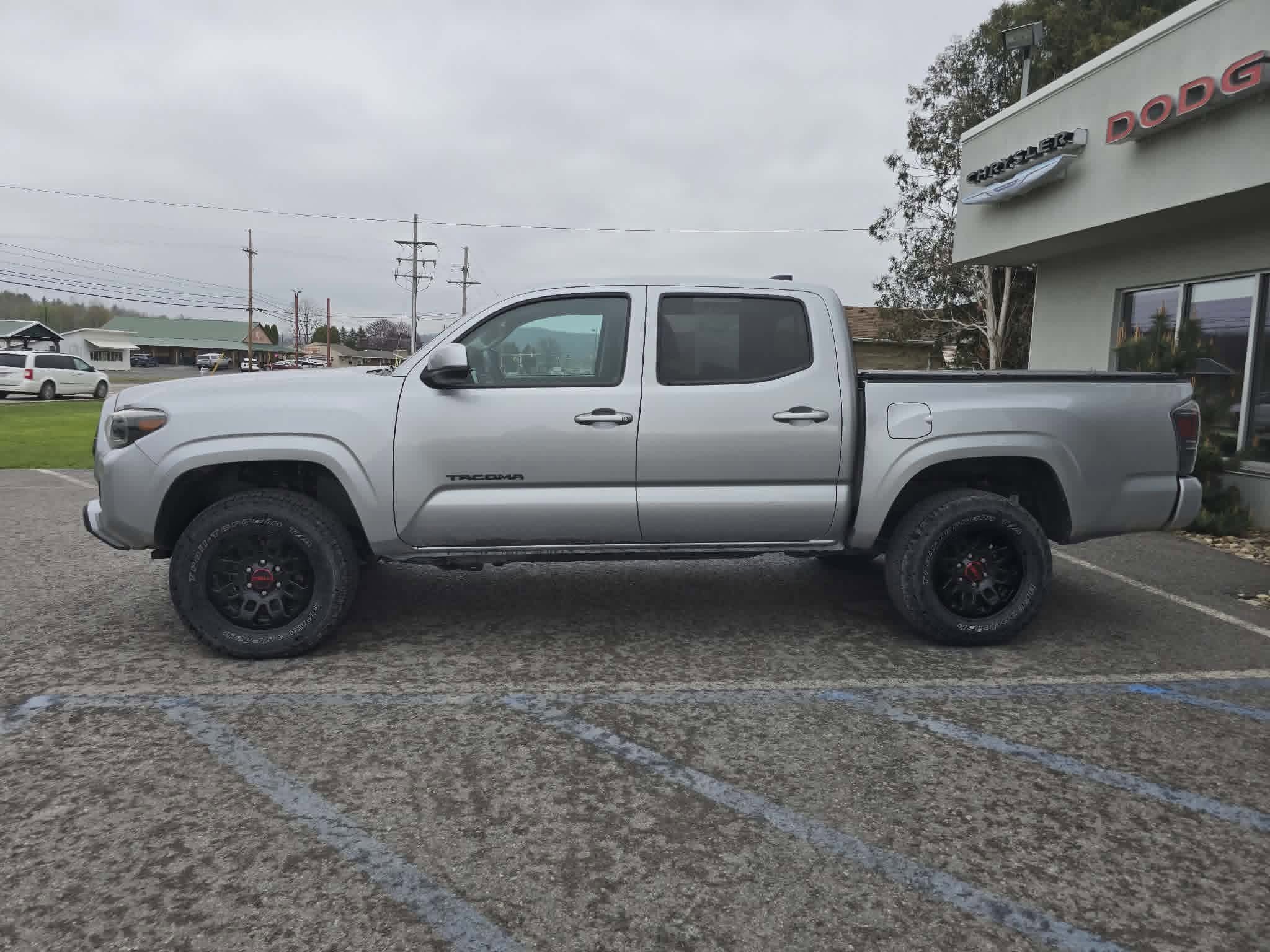 Used 2023 Toyota Tacoma SR AWD/4WD image 7