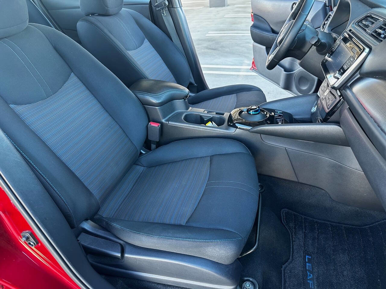 Used 2018 Nissan Leaf SV w/ SV Technology Package image 16