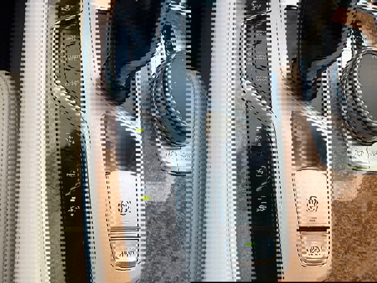 Used 2018 BMW 750i xDrive image 38