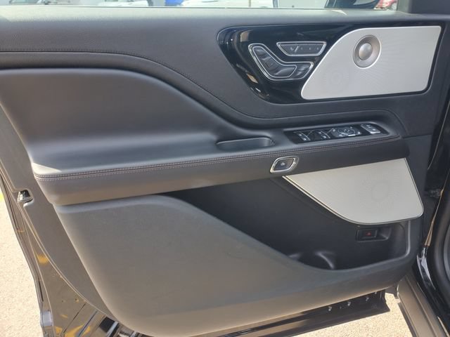 Certified 2024 Lincoln Aviator Reserve w/ Equipment Group 201A AWD/4WD image 8