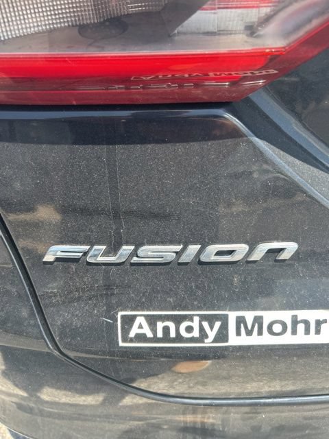 Used 2017 Ford Fusion SE FWD image 1