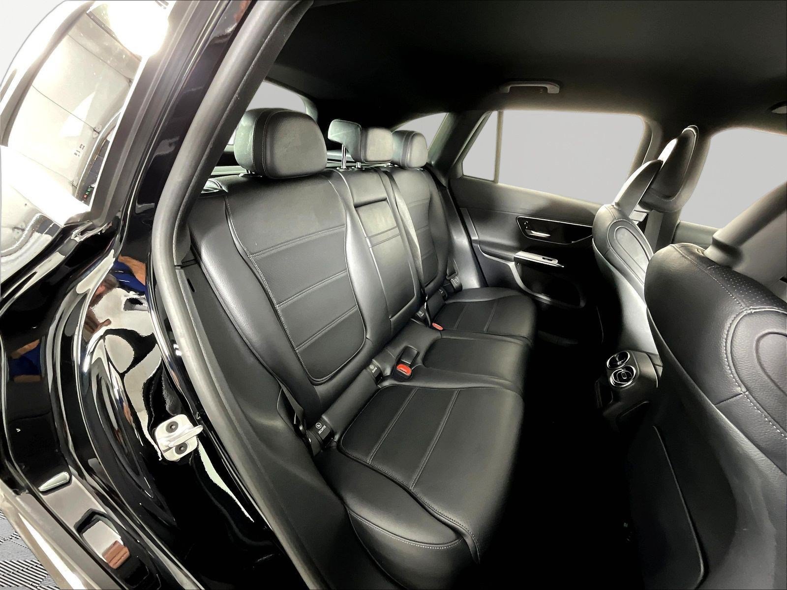 Used 2023 Mercedes-Benz GLC 300 4MATIC image 25