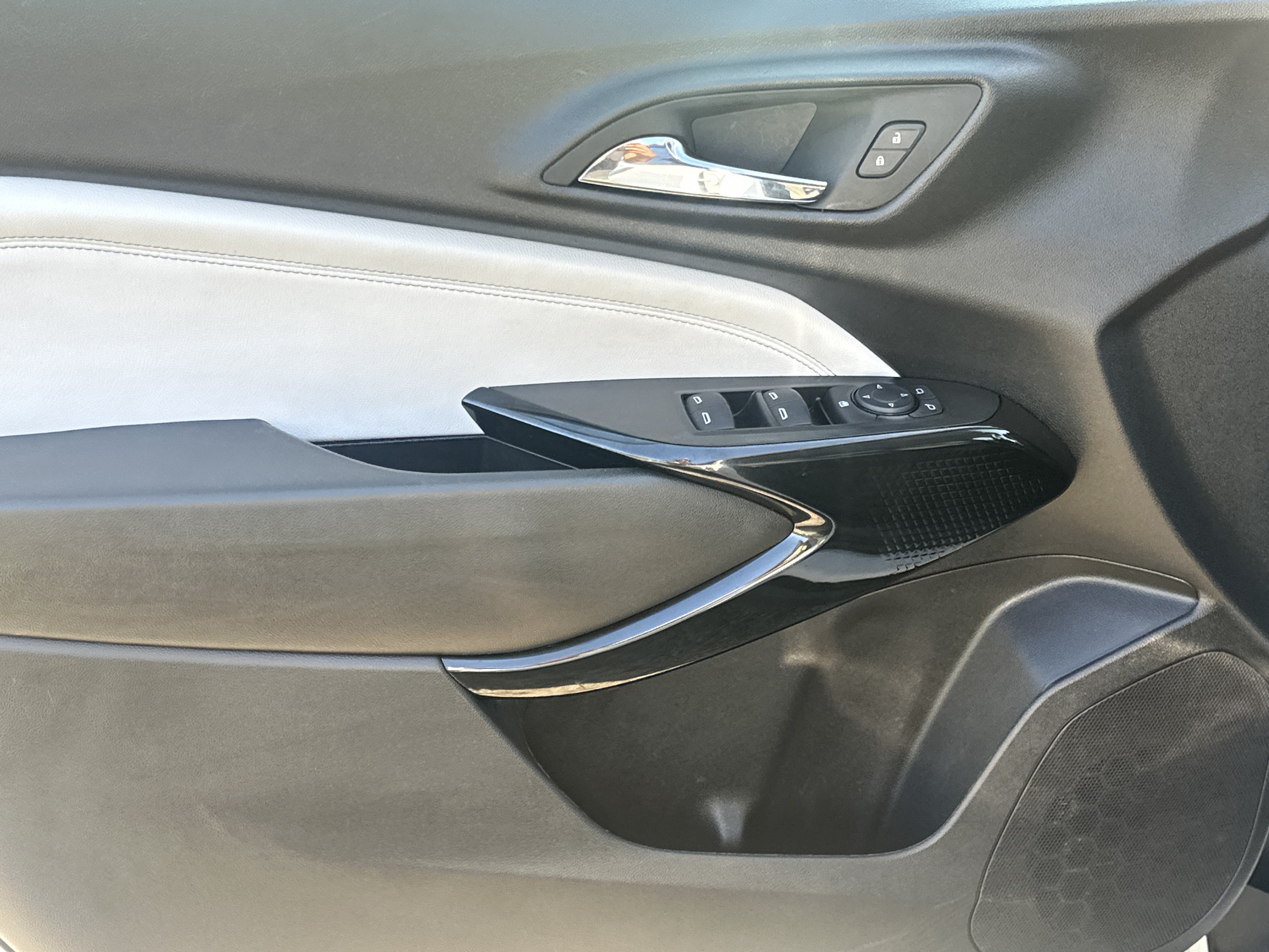 Used 2025 Chevrolet Trax LT FWD image 10