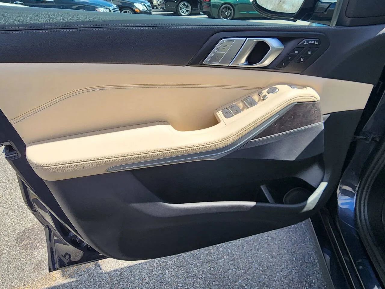 Used 2022 BMW X7 xDrive40i w/ Luxury Seating Package image 9