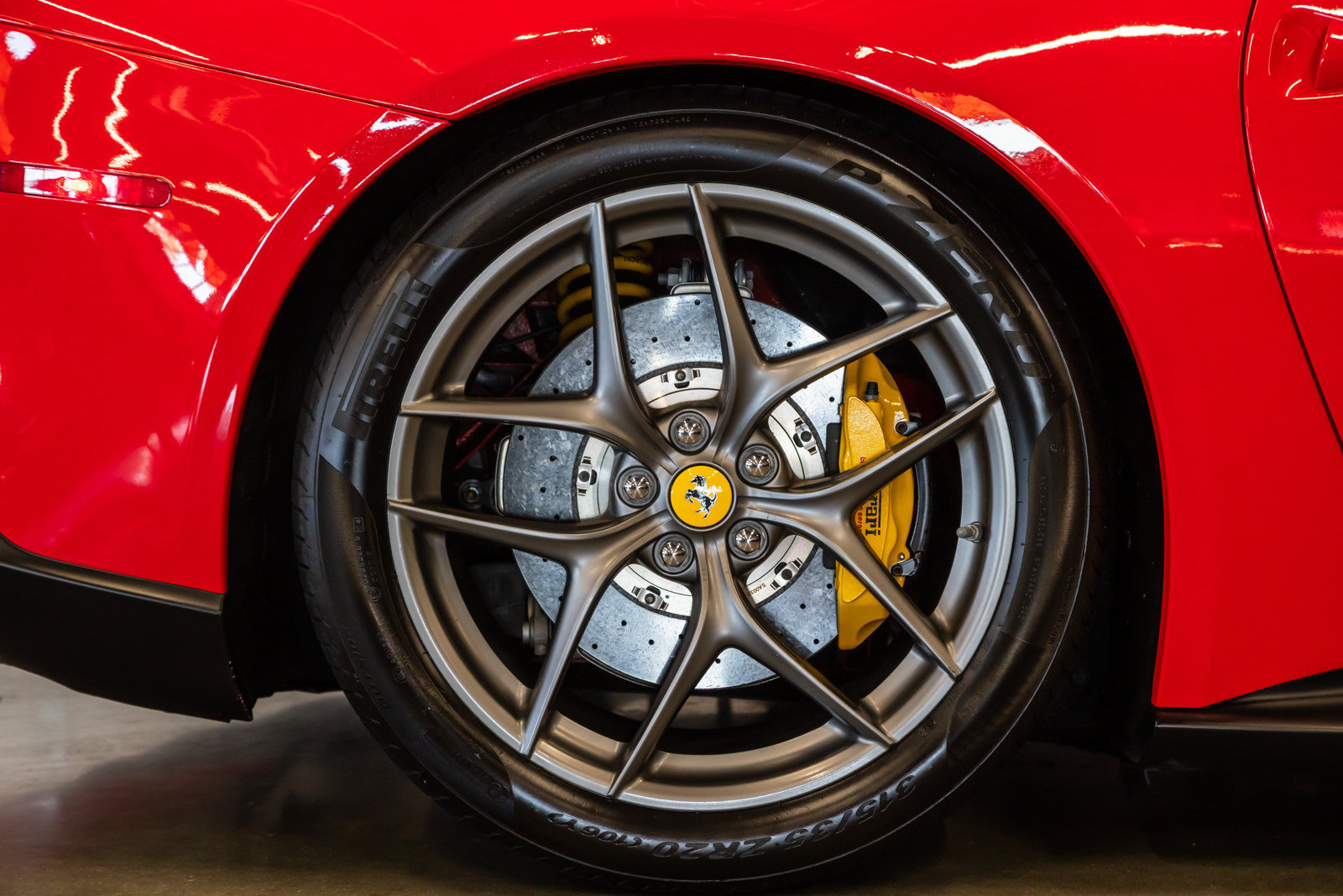 Used 2016 Ferrari F12 Berlinetta RWD image 12