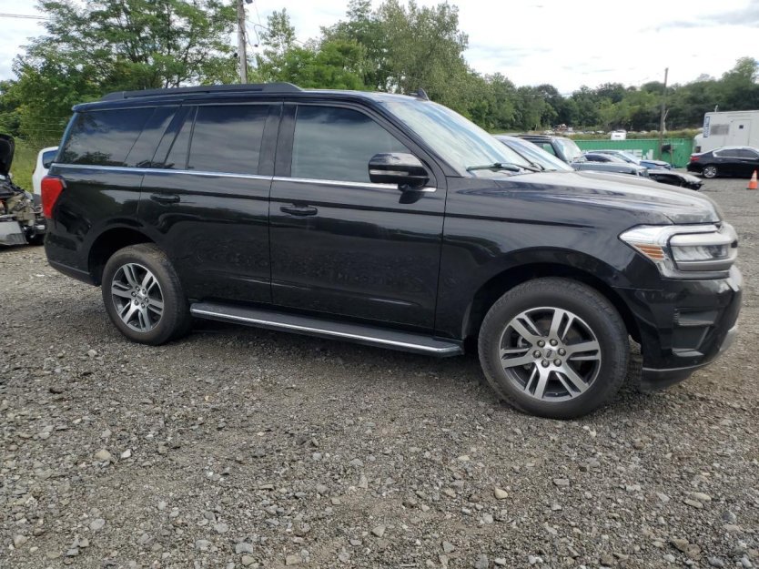 Used 2023 Ford Expedition XLT image 1