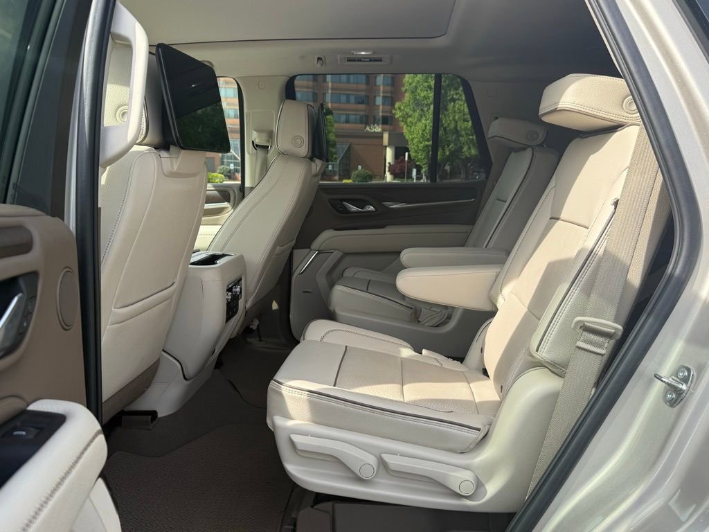 Used 2023 GMC Yukon Denali w/ Advanced Technology Package image 14