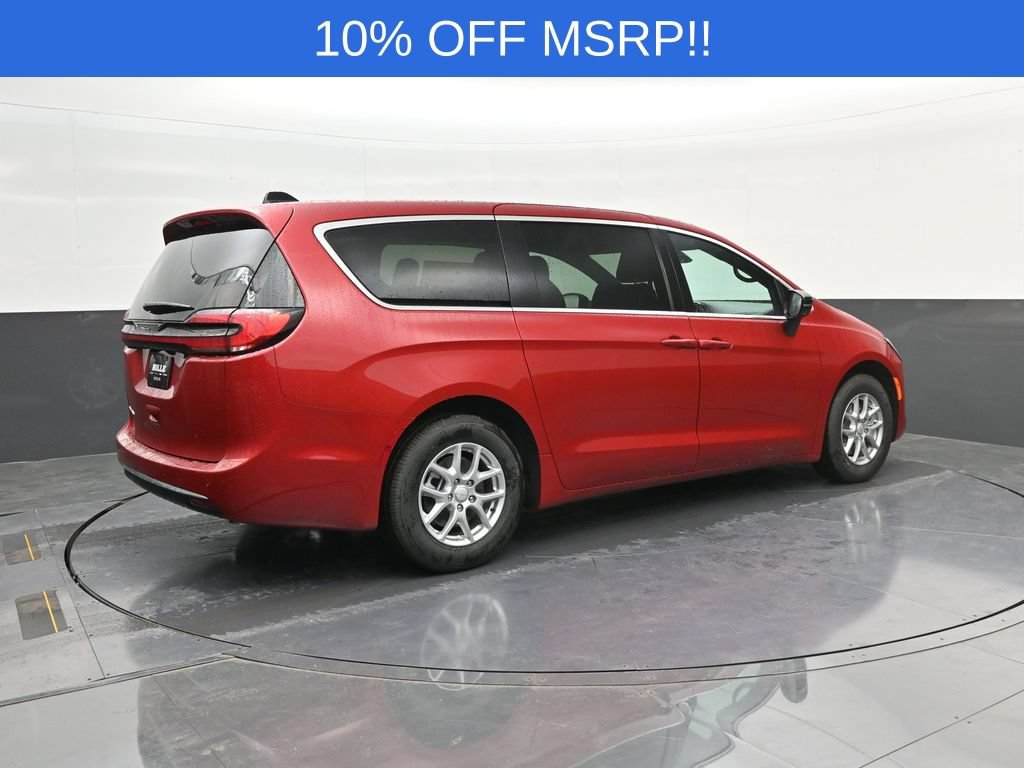 New 2027 Chrysler Pacifica Select FWD image 6