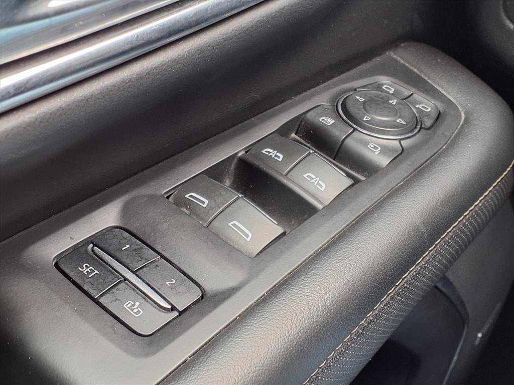 Used 2023 Chevrolet Suburban Premier image 12