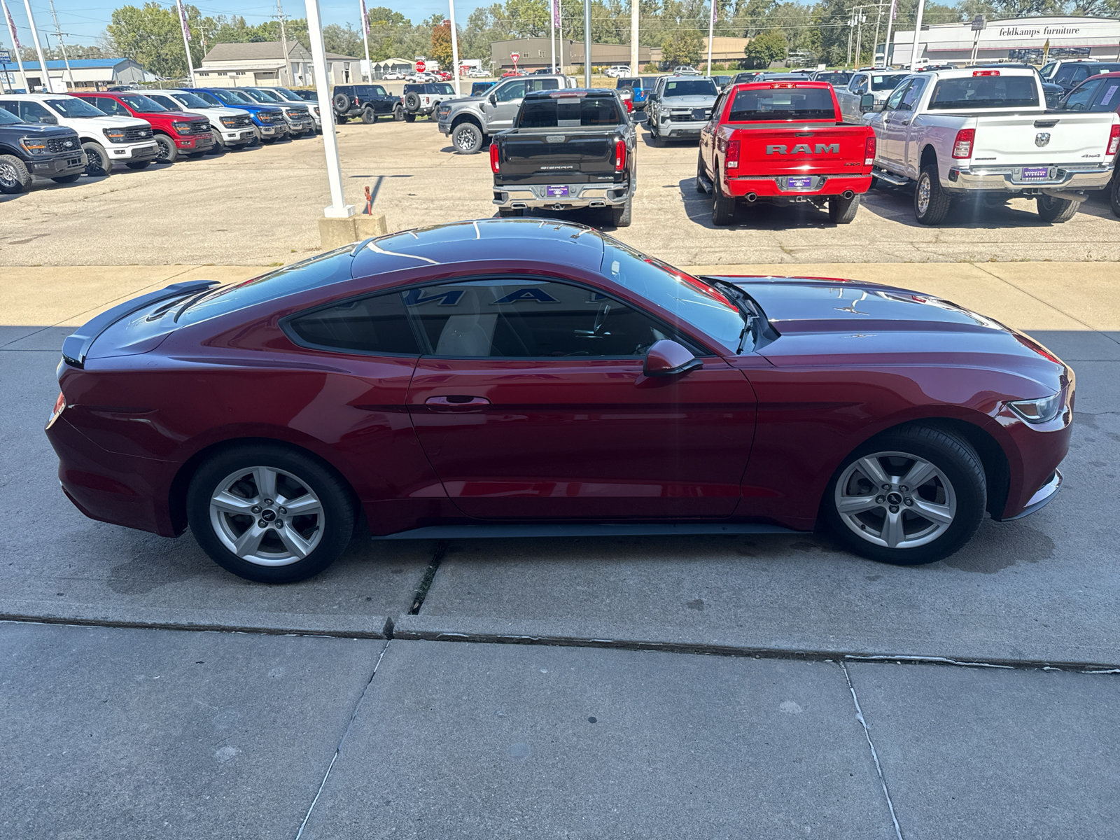 Used 2017 Ford Mustang Coupe RWD image 5