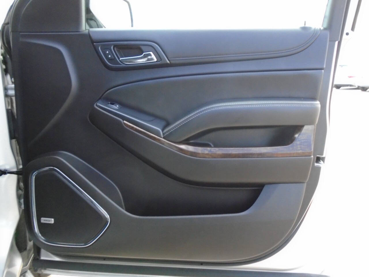 Used 2015 Chevrolet Suburban LT w/ Texas Edition RWD image 33