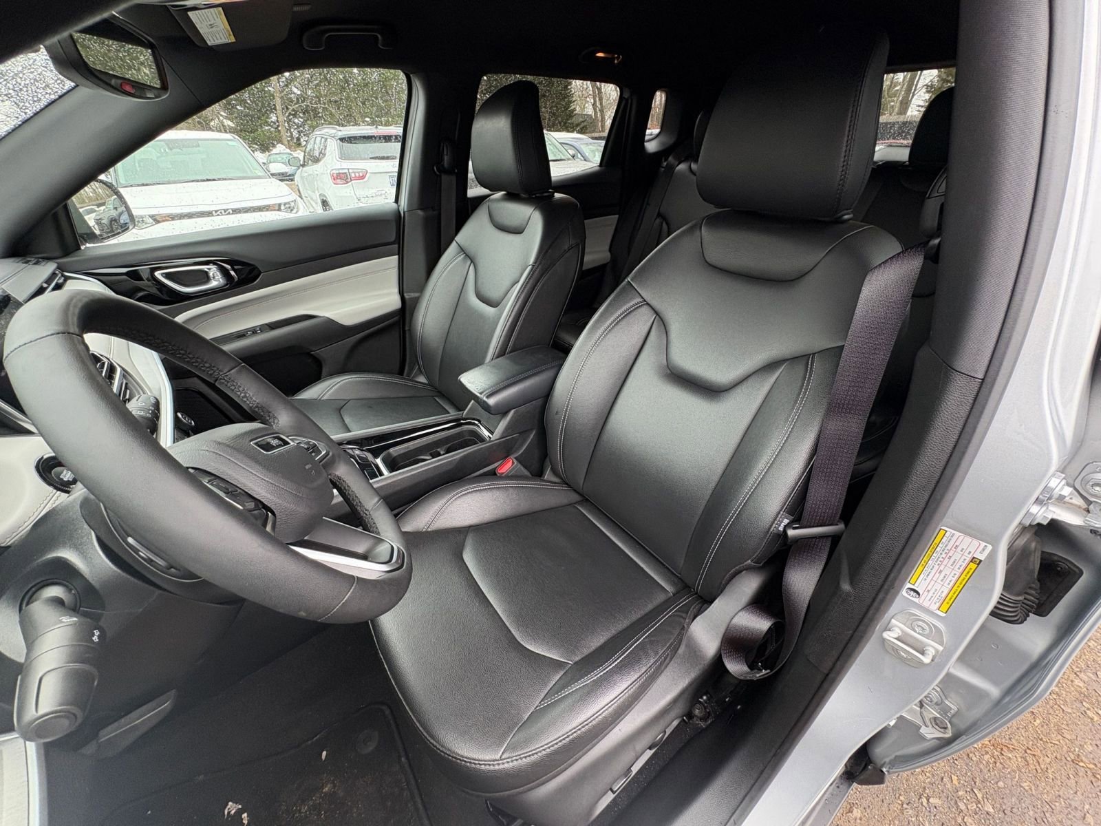Used 2025 Jeep Compass Limited image 34