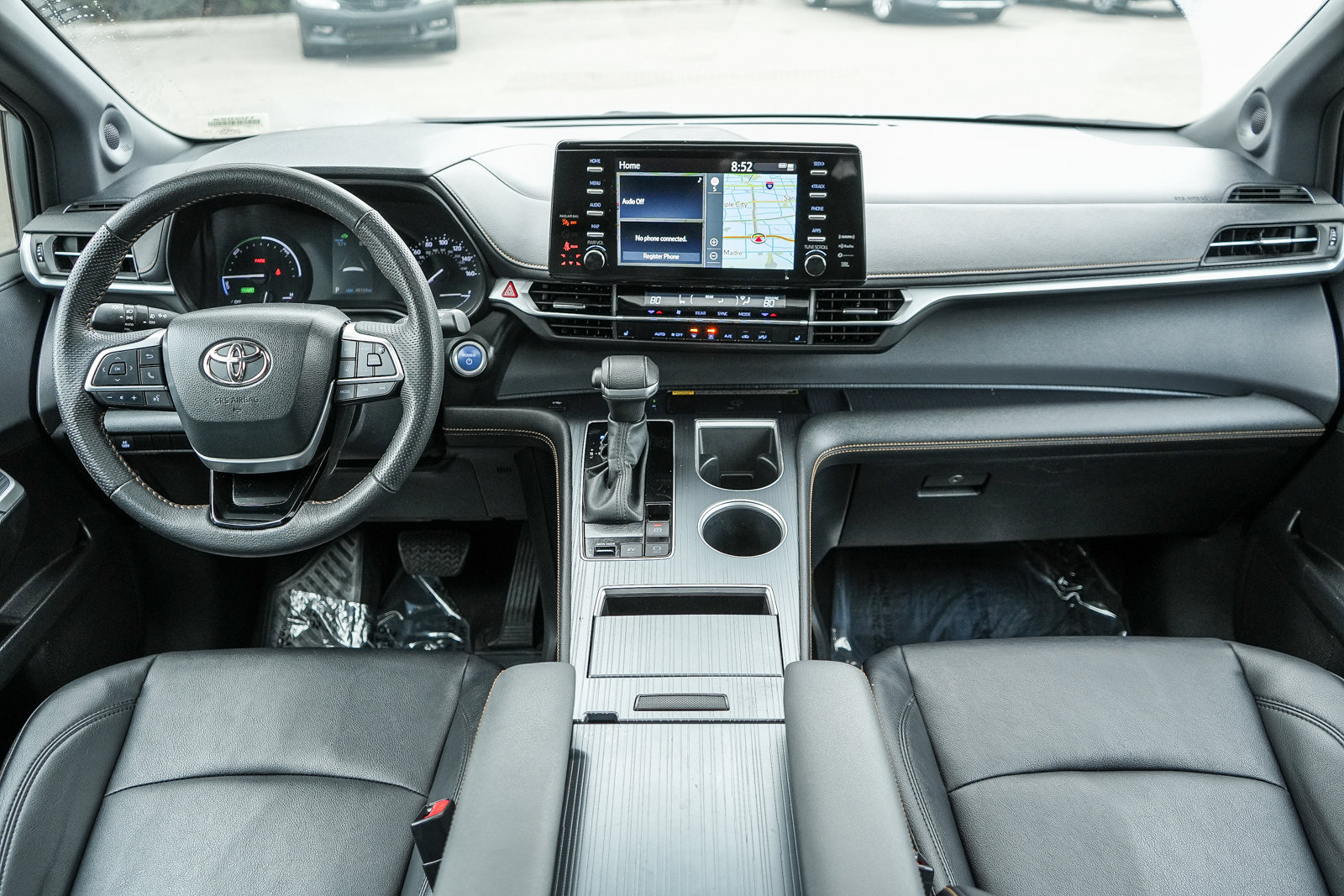 Used 2023 Toyota Sienna XLE Woodland Edition image 12