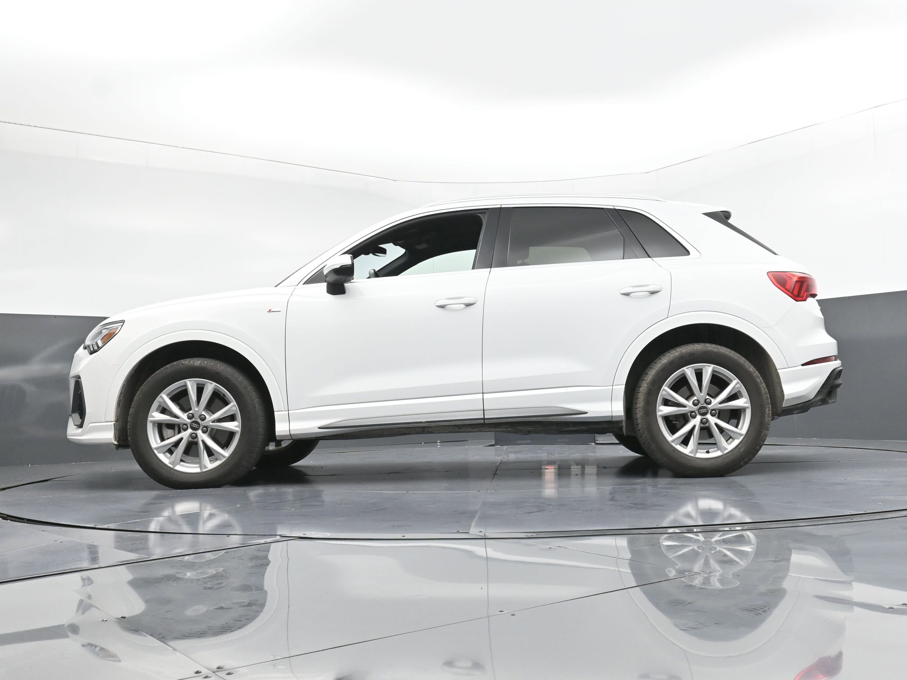 Used 2023 Audi Q3 2.0T Premium w/ Convenience Package image 25