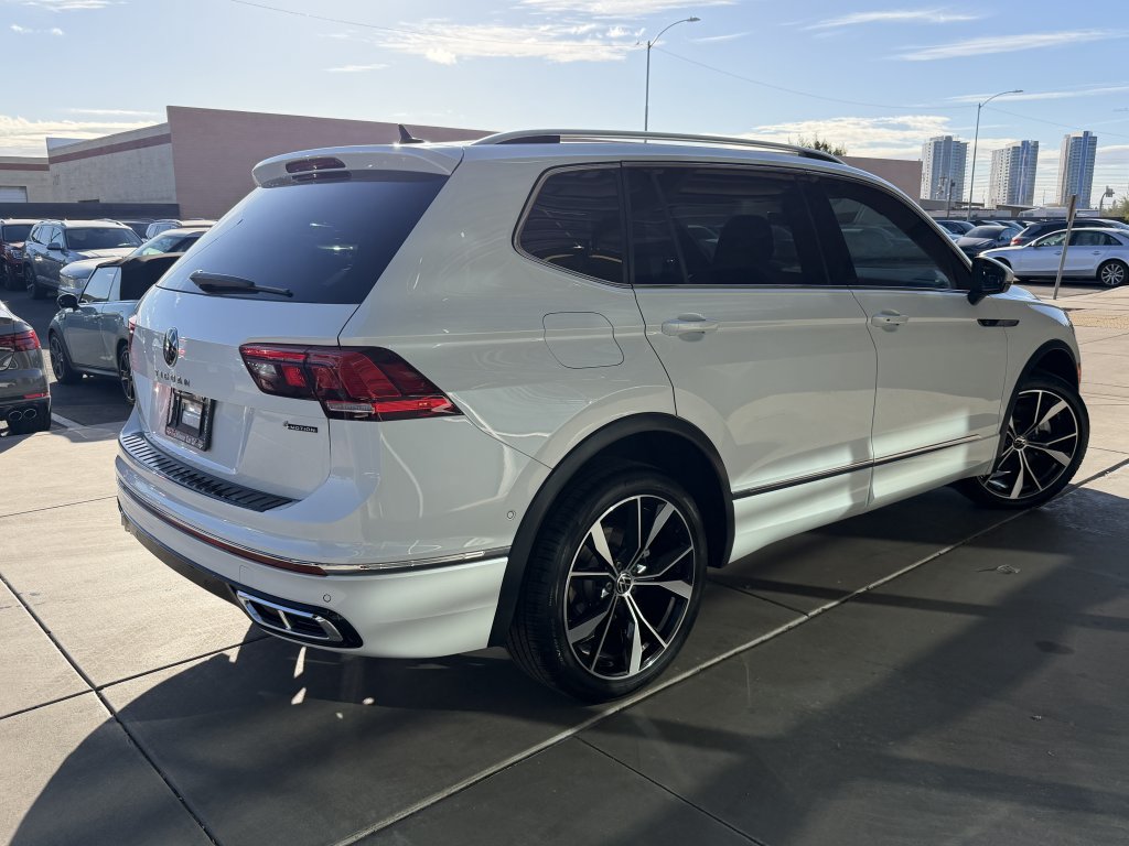 Used 2024 Volkswagen Tiguan SEL R-Line AWD/4WD image 4