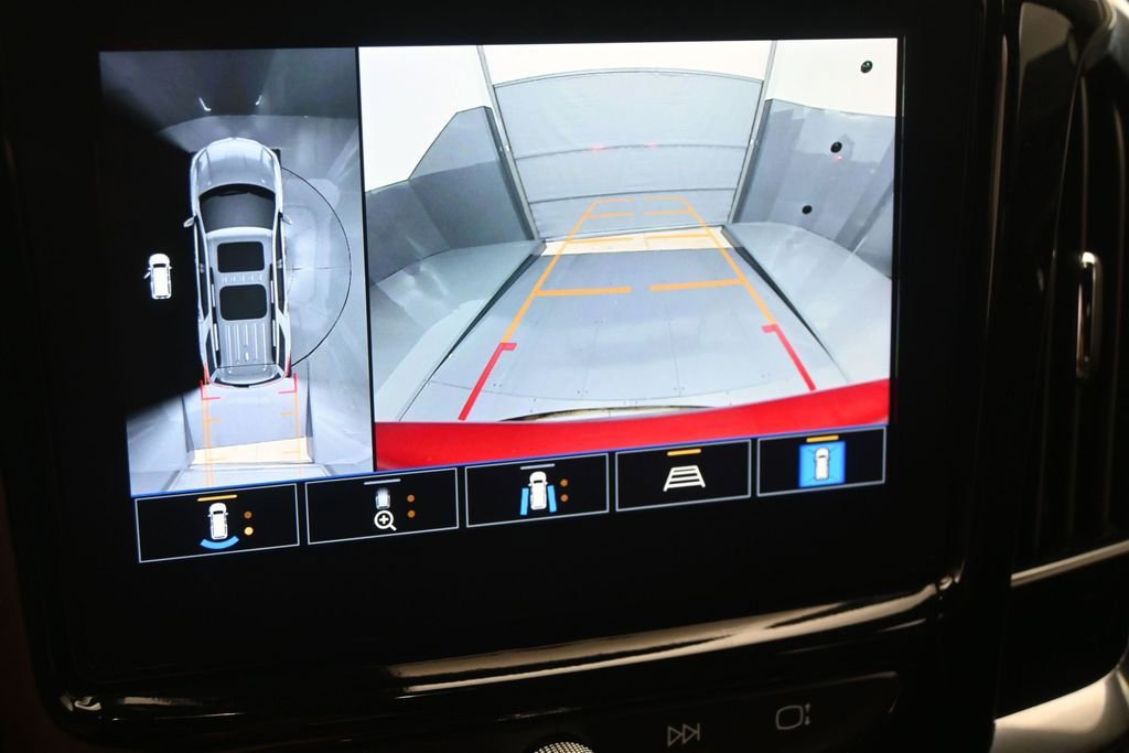 Used 2023 Chevrolet Traverse Premier FWD image 10