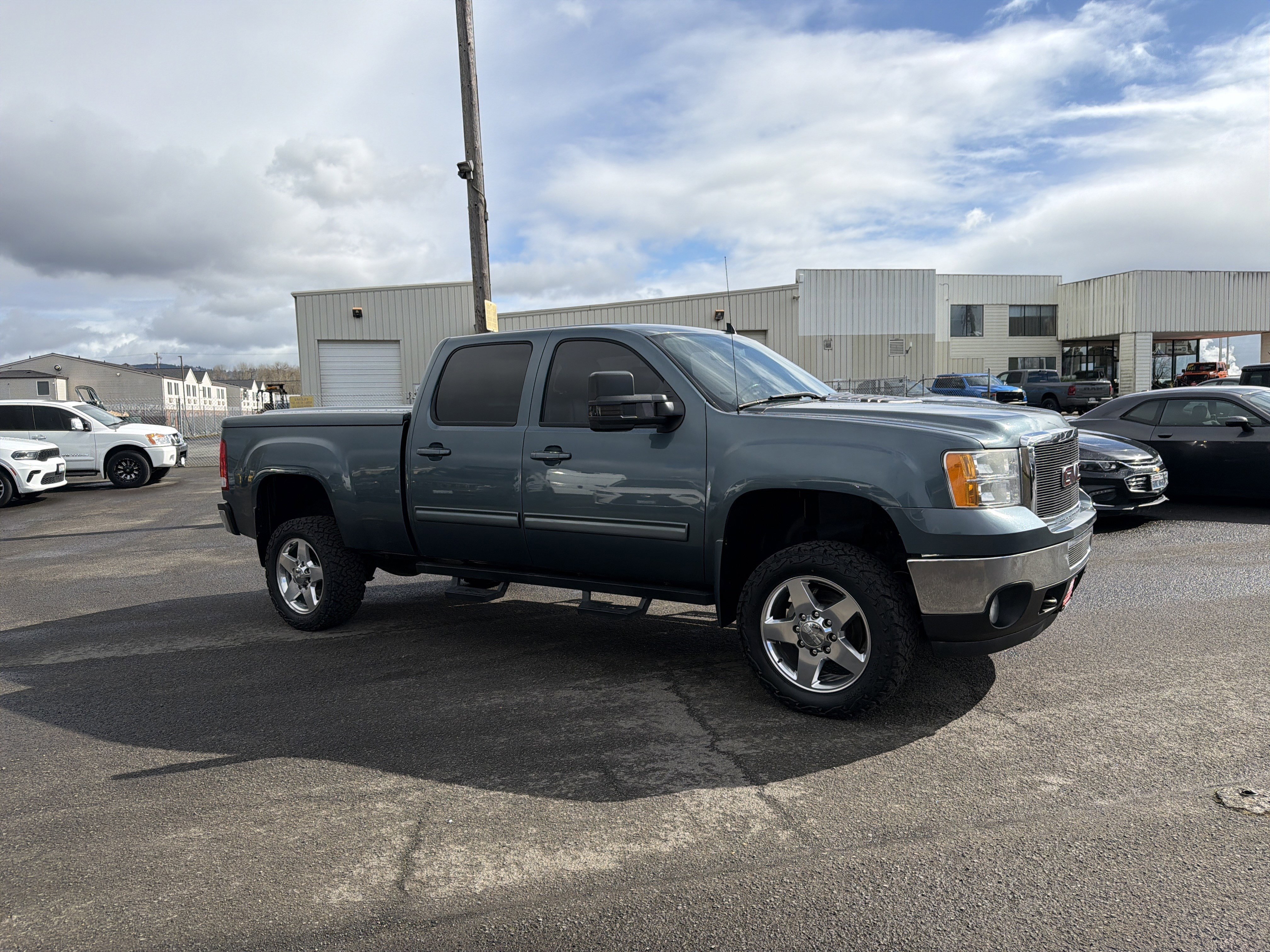 Used 2011 GMC Sierra 2500 SLT w/ SLT Convenience Package image 10