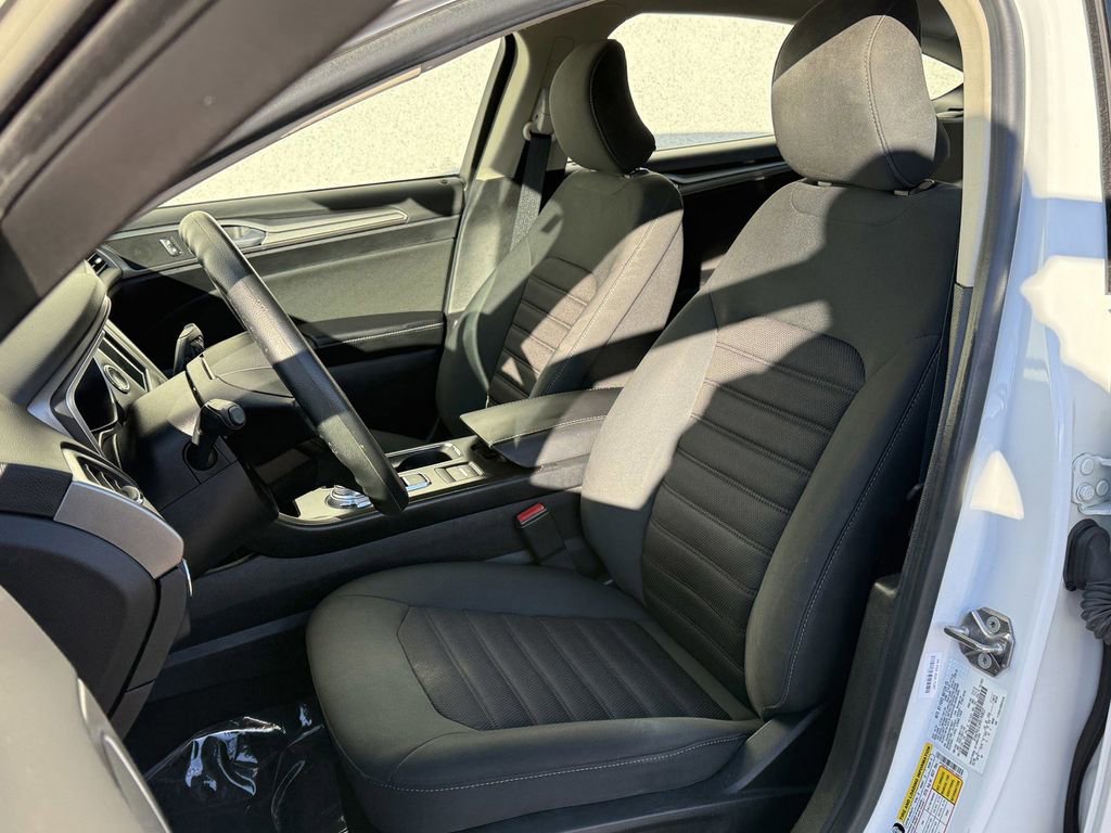 Used 2019 Ford Fusion SE image 12