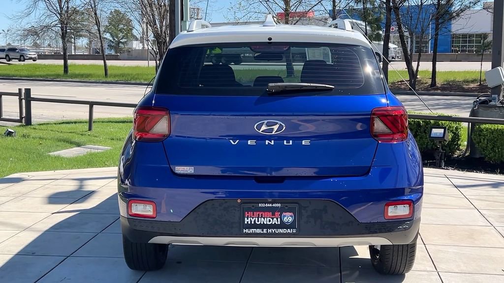 Certified 2021 Hyundai Venue SEL image 18
