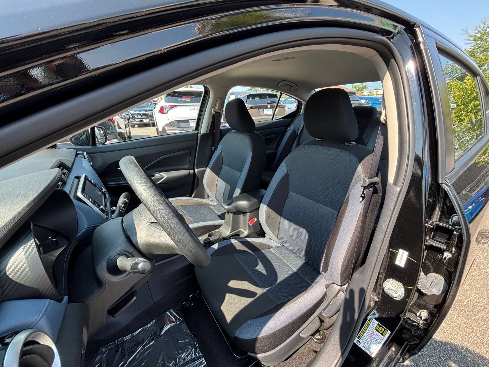 Used 2025 Nissan Versa SV FWD image 34