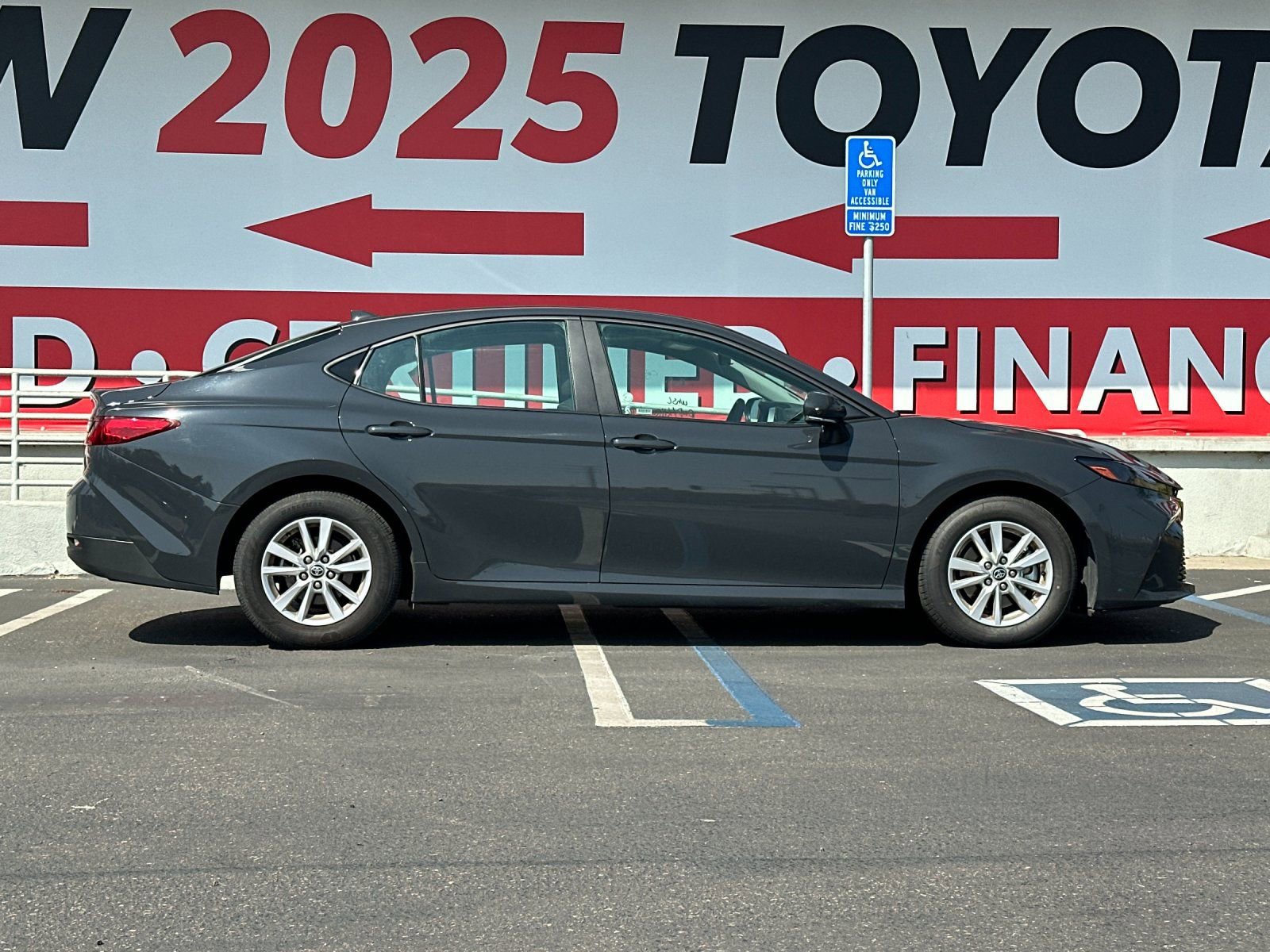 Used 2025 Toyota Camry LE image 6