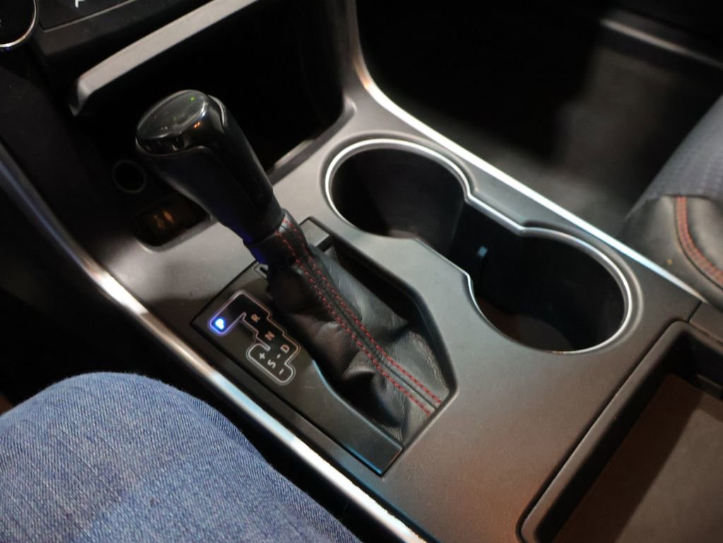 Used 2015 Toyota Camry SE image 23