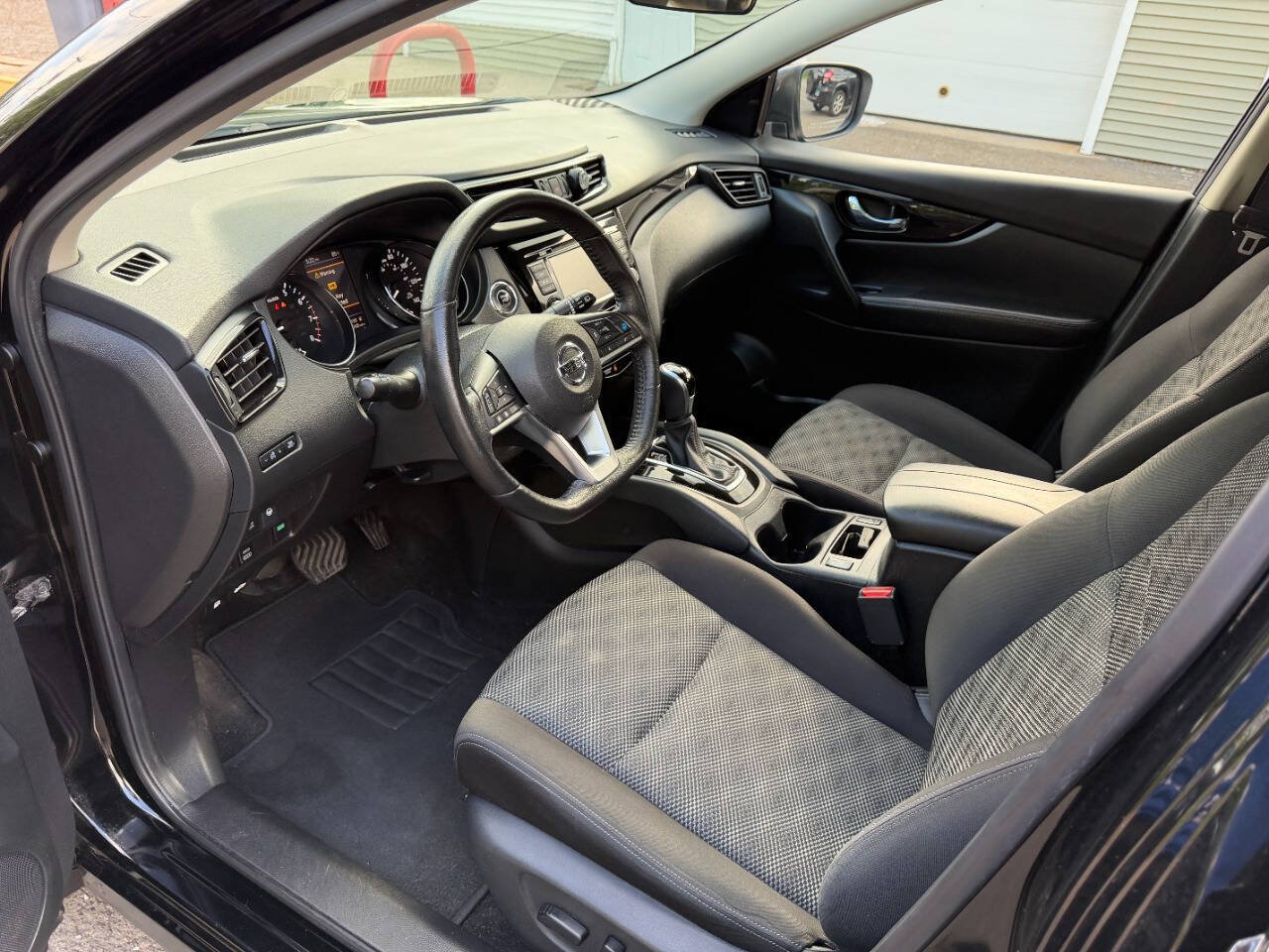 Used 2019 Nissan Rogue Sport SV w/ Technology Package AWD/4WD image 26