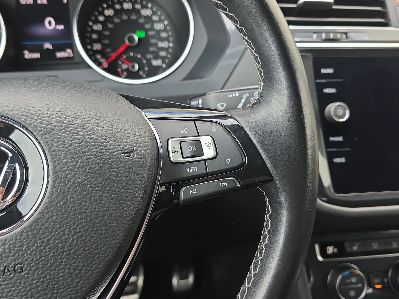 Used 2021 Volkswagen Tiguan SE R-Line image 21