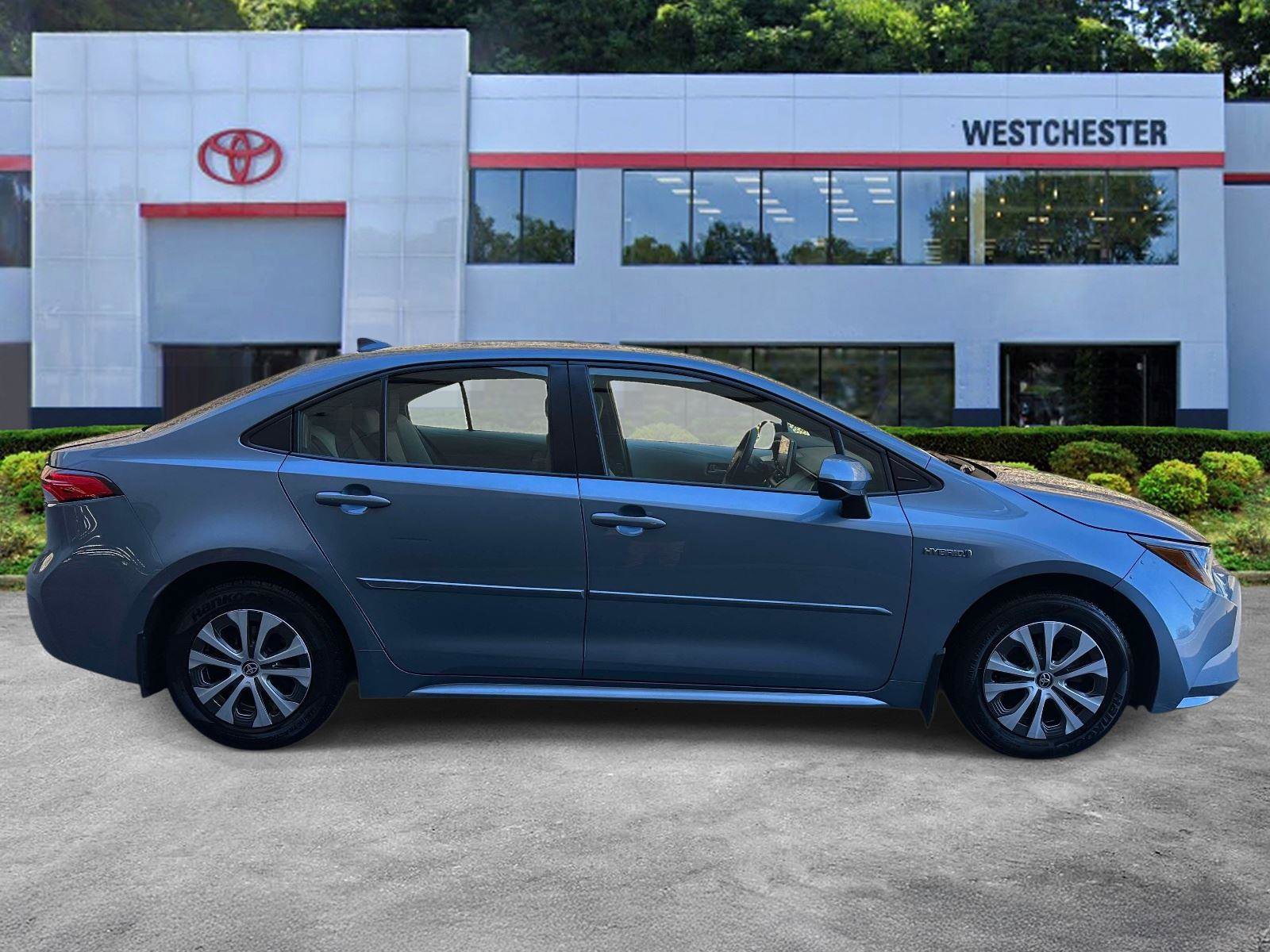 Used 2021 Toyota Corolla LE w/ Carpet Mat Package (TMS) FWD image 2