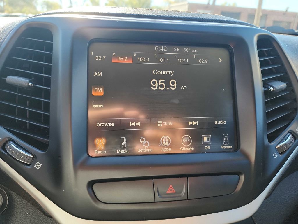 Used 2018 Jeep Cherokee Latitude Plus image 21