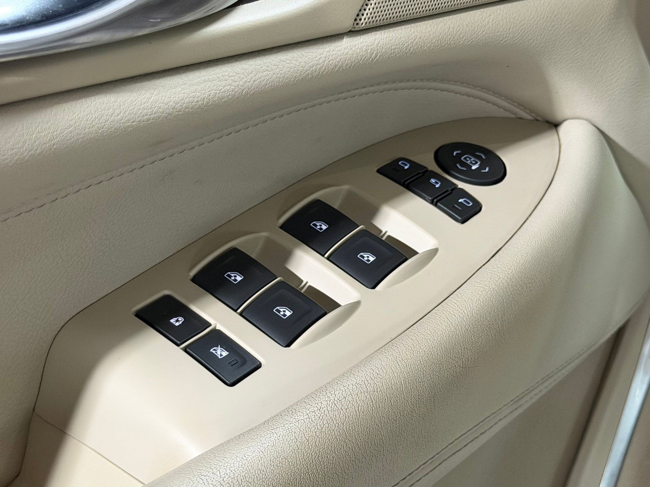 Used 2017 Cadillac Escalade Premium Luxury RWD image 23