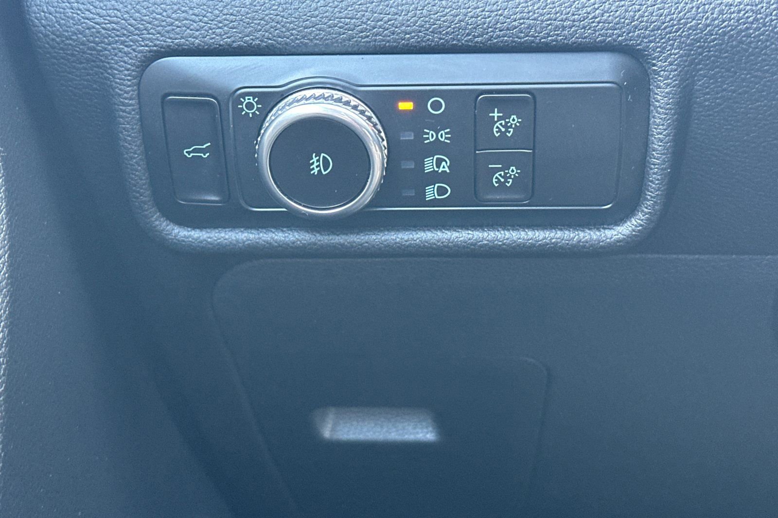 Used 2023 Ford Explorer Limited w/ Limited Technology Package image 32