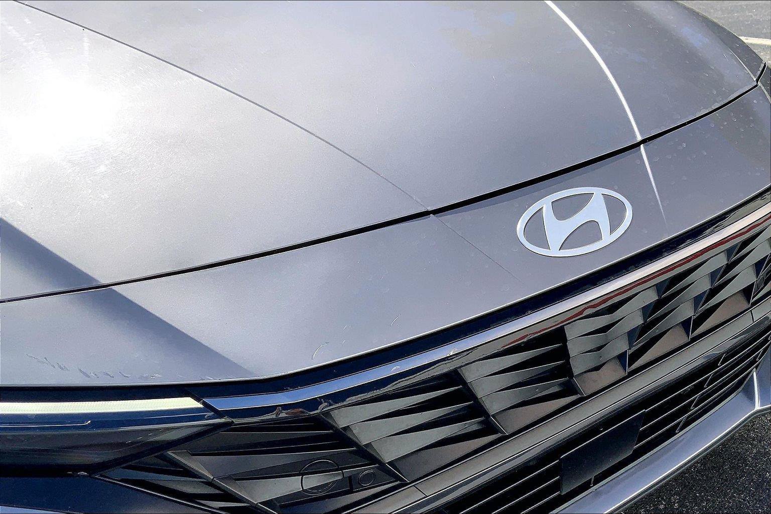 Used 2025 Hyundai Elantra Limited FWD image 30