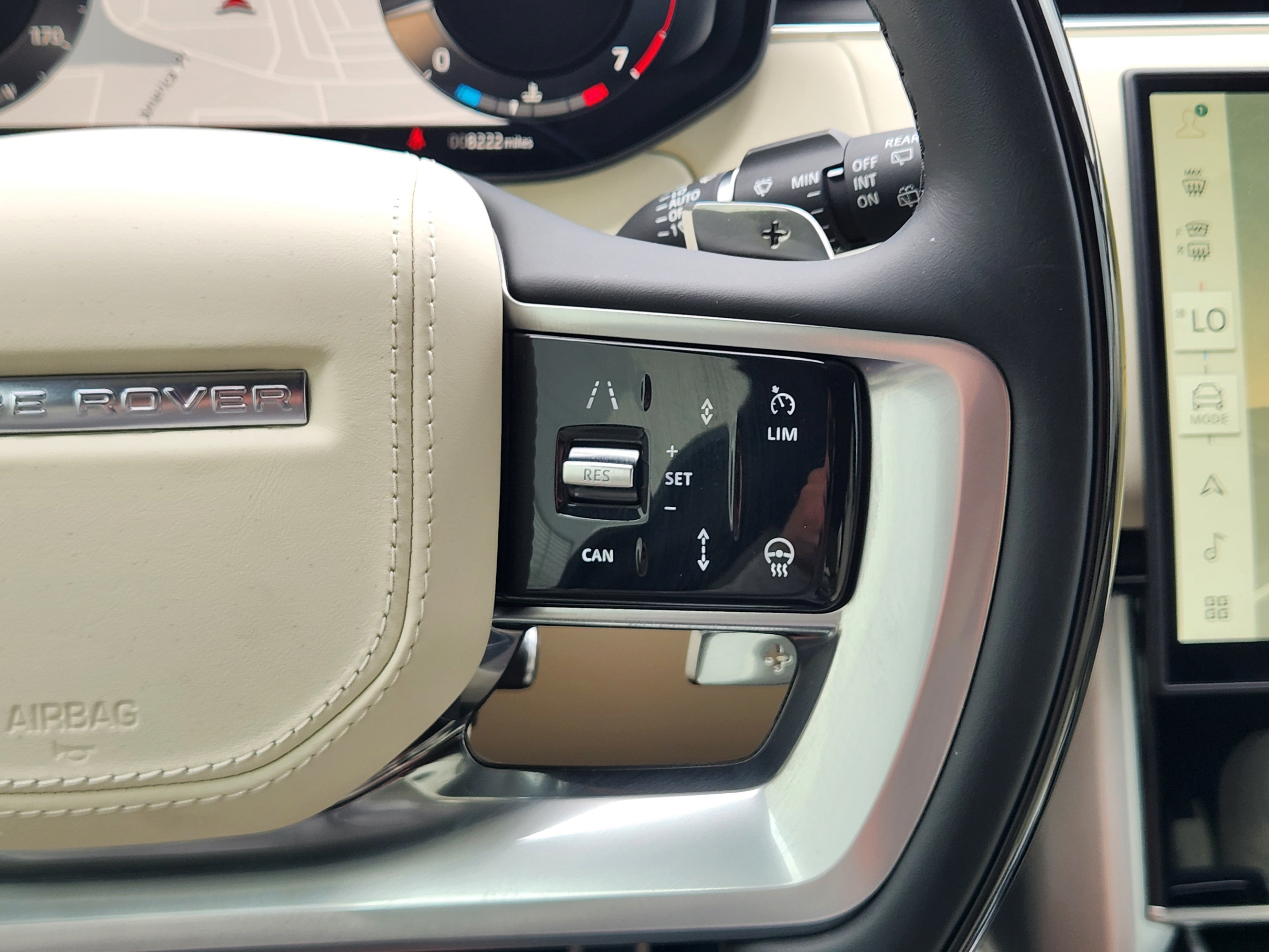 Certified 2025 Land Rover Range Rover SE AWD/4WD image 24