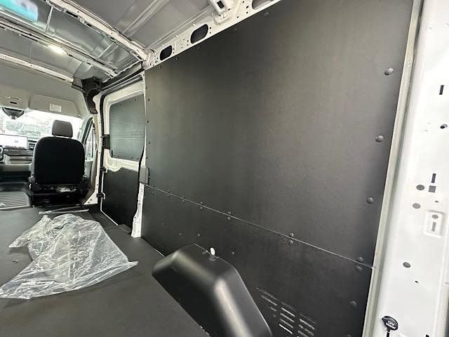 New 2026 Ford Transit 250 148 Medium Roof w/ Load Area Protection Package RWD image 10