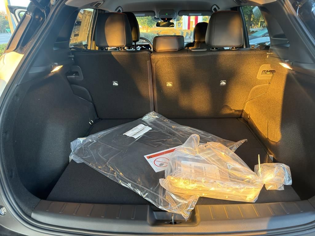 New 2026 Nissan Kicks SR image 32