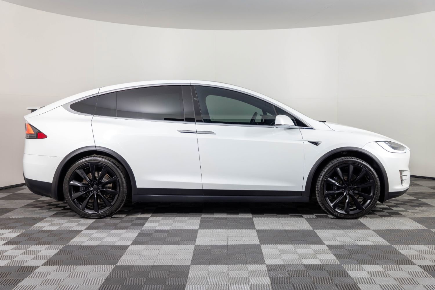 Used 2020 Tesla Model X Long Range image 9