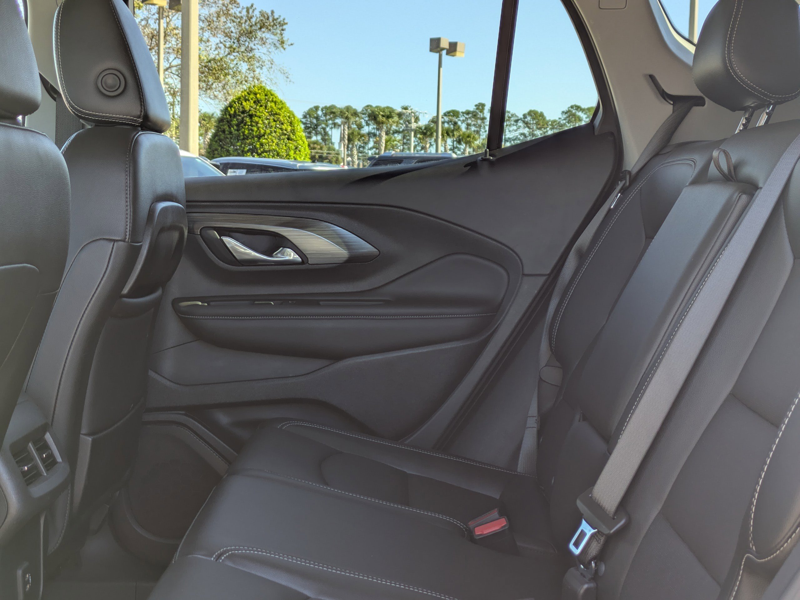 Used 2023 GMC Terrain SLT image 15