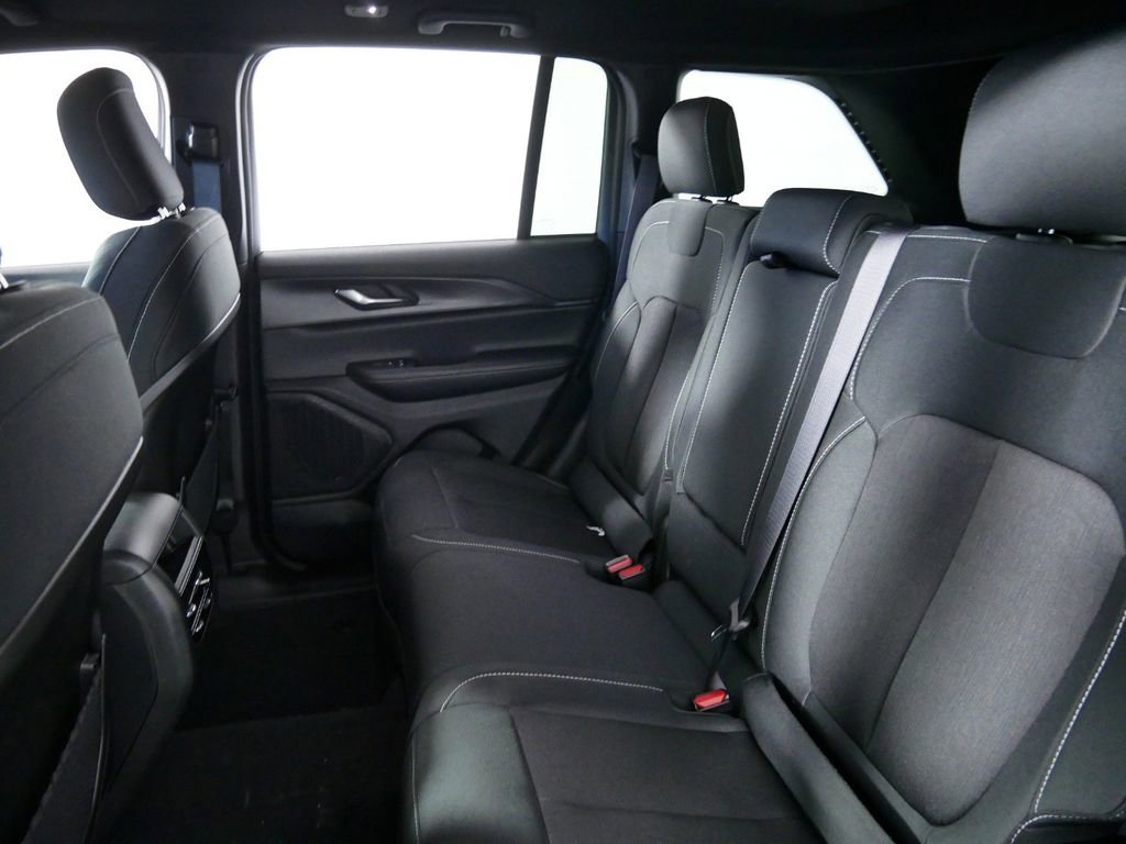 Certified 2024 Jeep Grand Cherokee Laredo w/ Luxury Tech Group I image 32