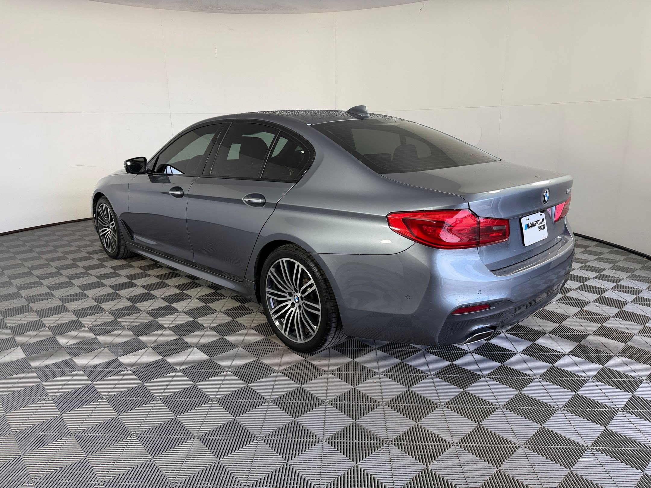 Used 2018 BMW 540i RWD image 3