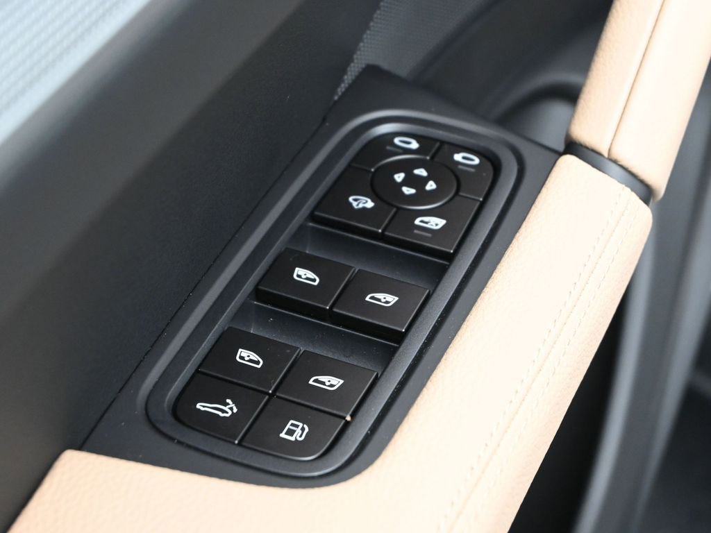 Used 2025 Porsche Cayenne E-Hybrid image 9