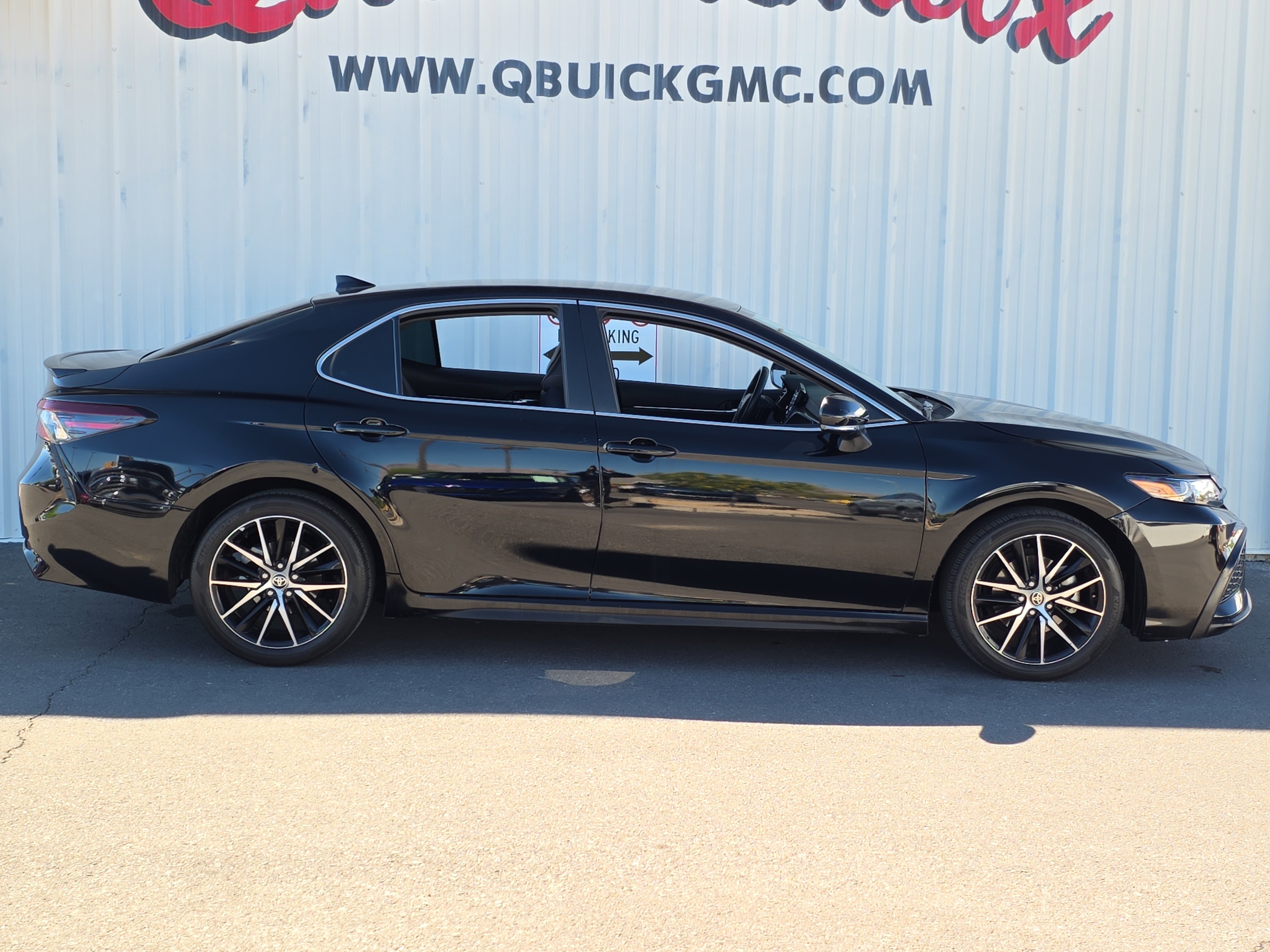 Used 2024 Toyota Camry SE w/ Convenience Package image 9