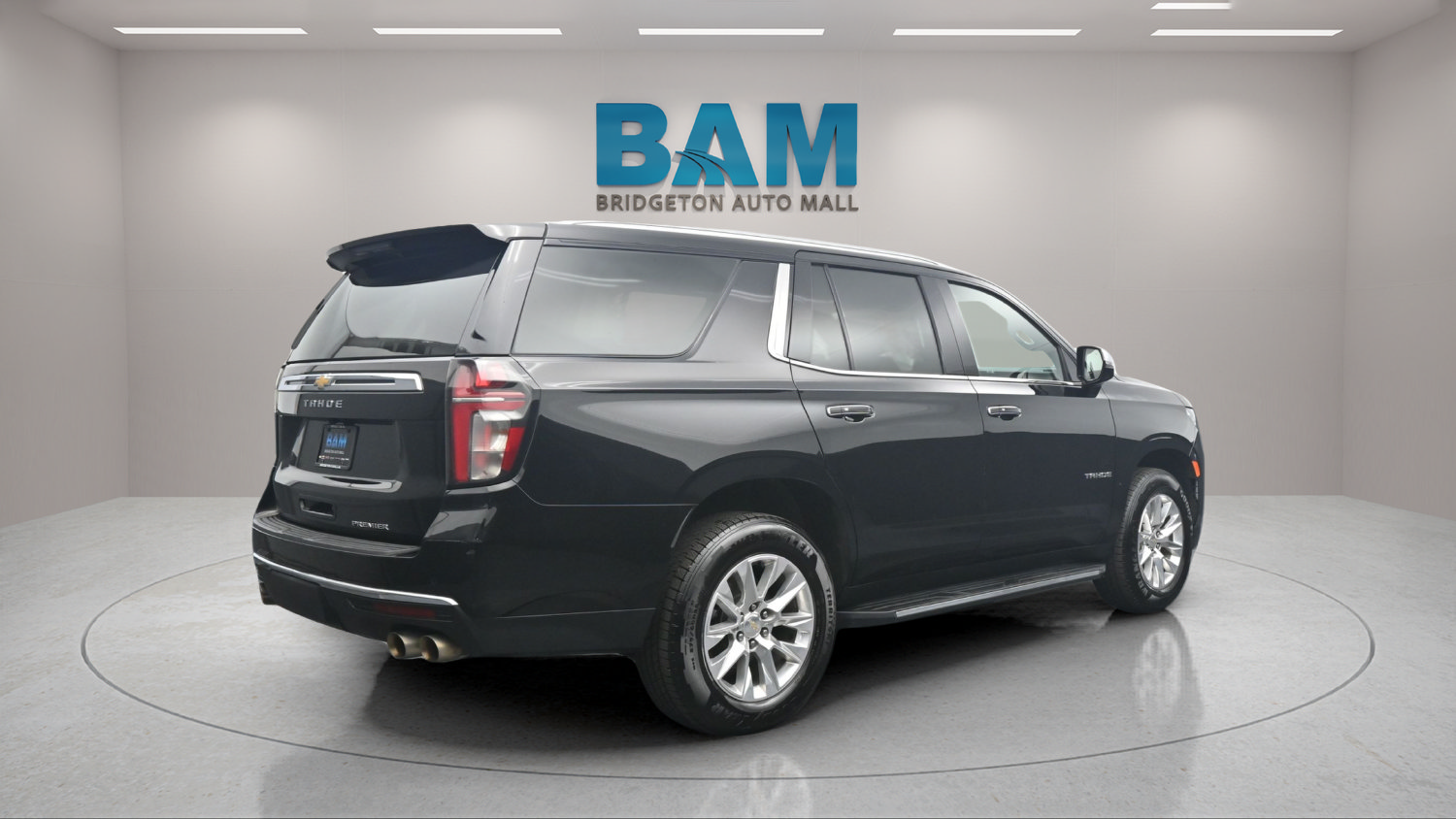 Used 2024 Chevrolet Tahoe Premier AWD/4WD image 3