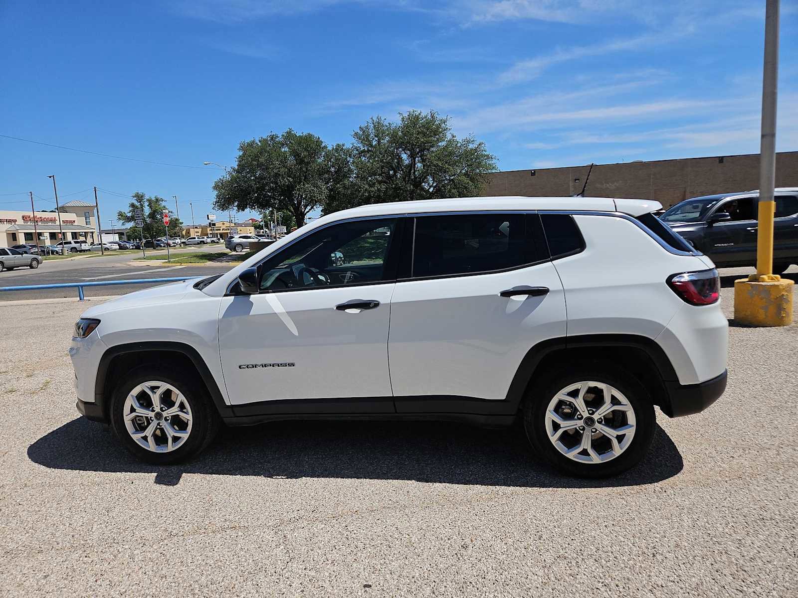 Used 2025 Jeep Compass Sport AWD/4WD image 5