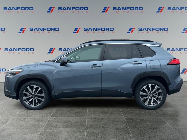 Used 2023 Toyota Corolla Cross XLE image 2