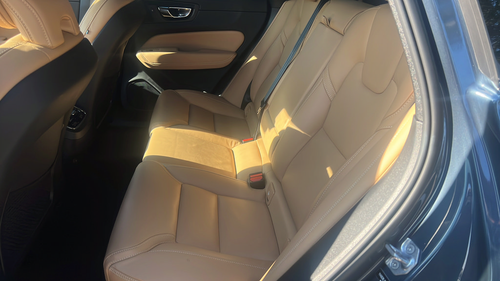 Used 2022 Volvo XC60 B6 Inscription AWD/4WD image 17