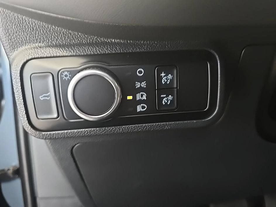 Used 2025 Ford Explorer Active AWD/4WD image 15