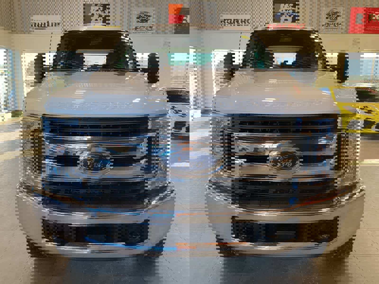 Used 2017 Ford F250 XLT image 2